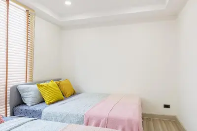 a bedroom with two beds and a window at Advanced townhouses can accommodate 14 people, with high-speed Wi Fi and parking on Netflix in Ban Non Yang Ngam