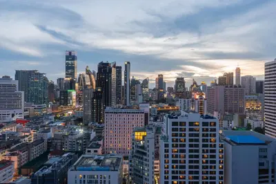 a view of a city skyline at dusk at The Pinnacle Sukhumvit 11 by LeFoyer in Bangkok