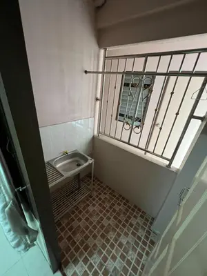 a small bathroom with a sink and a window at Pimravee Apartment (Yaek 8) in Ban Zong Katiam