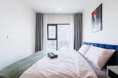 a bedroom with a large bed with a window at 2 bedrooms -1 living room and 1 bathroom - swimming pool in Ban Rang Sai (2)