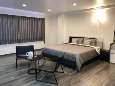 a bedroom with a bed and a table and a chair at Maruay Living Apartment 401 (Khaosan/Chinatown/Samyot MRT) in Bangkok