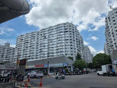 a large white building in the middle of a city at Better Room ห้องพักรายวัน เมืองทองธานี C5 in Nonthaburi