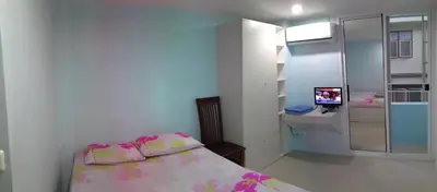 a small bedroom with a bed and a television at IsYou Sabye ห้องพักรายวัน รามคำแหง in Ban Zong Katiam