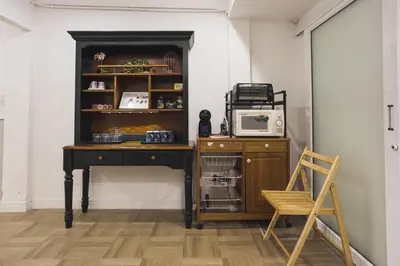 a desk in a room with a microwave and a chair at Nitichai Place, Private Sukhumvit Townhome 8PAX in Bangkok