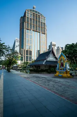 a street in a city with tall buildings at XX GO INN Sukhumvit-Bts Asoke-Phrom Phong โกอินน์ สุขุมวิท in Bang Kapi