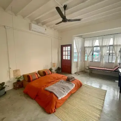Baan KhaoSoi - Private room in a rooftop hostel 3rd floor