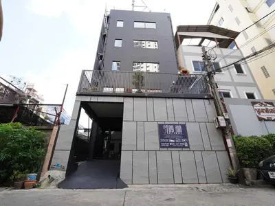 a building with a balcony on top of it at Dancenter Rq Bangkok Huai Khwang in Bangkok