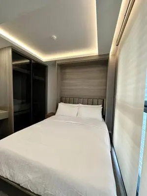 a bedroom with a large white bed in a room at Circle Rein Sukhumvit 12 two bedrooms apartment in Khlong Toei