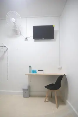 a desk with a chair and a fan in a room at Bangkok Cozy Home @Khaosan Road in Bangkok