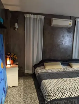 a bedroom with two twin beds and a window at Old Town- mimi cozy studio *70 SQM good for family in Bangkok