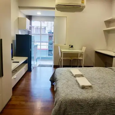 Sathon 15 apartment close to BTS Skytrain St Louis & Surasak