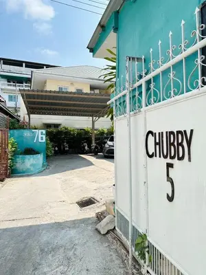 a building with a sign that says chubby on it at Chubby 5 in Bang O