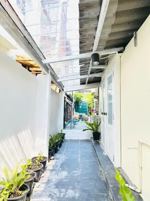 an empty hallway of a house with plants at Chubby 5 in Bang O