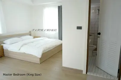 a bedroom with a white bed and a bathroom at TATCHA HOUSE 3BR, Central Westgate, Nonthaburi in Ban Lat Pla Duk