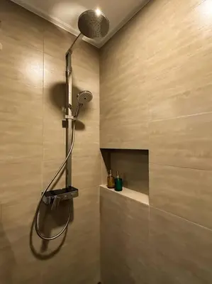 a shower in the corner of a bathroom at 1897summer villa 曼谷中心7卧Asok&Thong Lor800平米海天别墅 in Bangkok