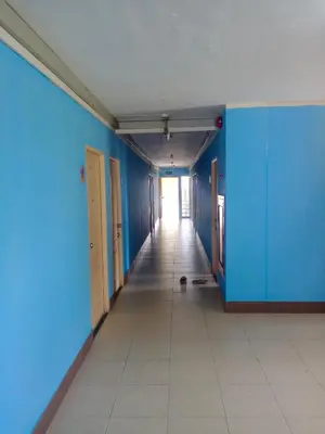 an empty hallway with blue walls and a hallwayngth at jw place รามคำแหง 40 in Bangkok