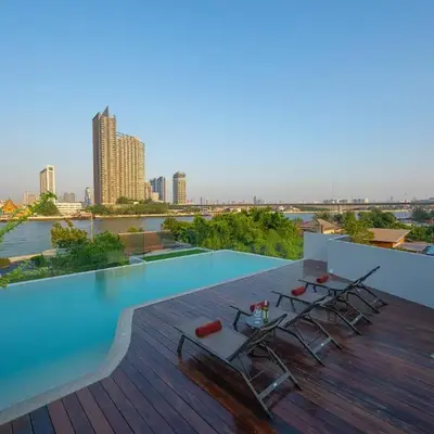WE HOTEL RIVERFRONT