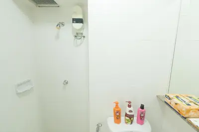 a white bathroom with a toilet and a sink at Condo I-House Laguna Garden RCA - Behind Sukhumvit Thonglor Asoke Emporium Bangkok Hospital Piyavet Hospital Makkasan Airport Link MRT SKY TRAIN in Bangkok