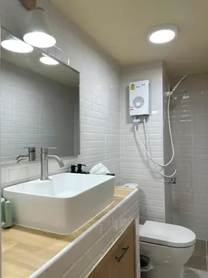 a bathroom with a sink and a toilet and a mirror at ห้องพักเมืองทองธานี Happiness Sleep P1 in Ban Song Hong