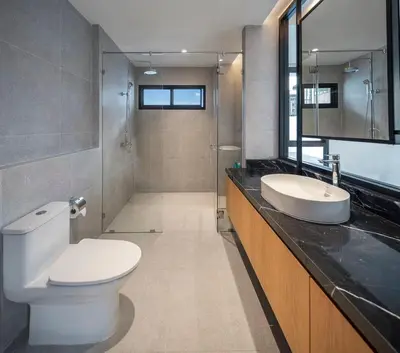 a bathroom with a toilet and a sink at \u66fc\u8c37\u6cf0\u5883\u5962\u5922\u5225\u5885 in Ban Nong Rong (1)