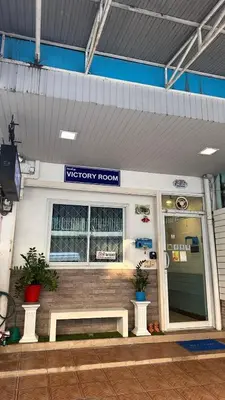 a kreyrory room with a bench in a building at Victory Room in Bangkok