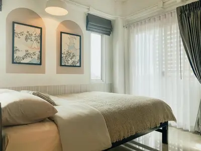 a white bedroom with a bed and a window at The Giftown Bangkok, Talat Phlu in Thonhuri