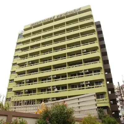 Petch Tower Ekkamai