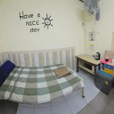 J Place Studio 204 with nice fan free Wifi