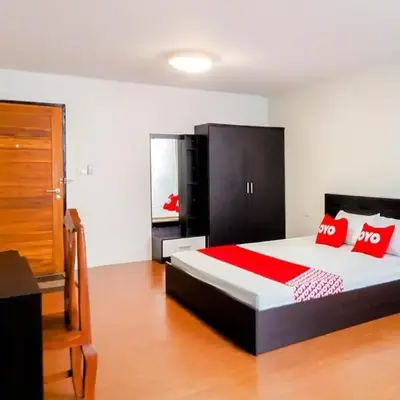 OYO 935 The Palm Apartment