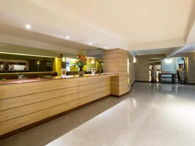 a lobby of a hotel with a reception counter at New Suanmali Hotel in Bangkok
