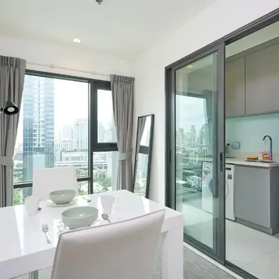 5mins walk to BTS Thonglor