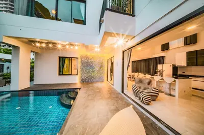an open living room with a swimming pool in a house at 944summer villa曼谷中心Asok&Tong Lor800海天别墅 in Bangkok