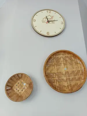 two clocks sitting on a wall next to each other at Be Cute#บ้านพักเหมาหลัง 6 ท่าน เด็ก0-7ขวบพักฟรี 2 ท่าน in Ban Khung Taphao