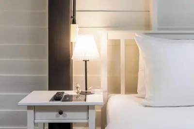 a bedroom with a bed and a table with a lamp at Resort Bangphlat in Bang O