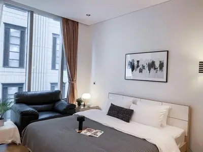 a bedroom with a bed and a chair at Extravagant Apt 65 sqm 1BR - Ultra Fast Wifi - Silom in Bangkok