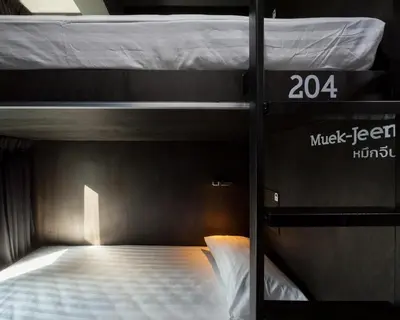 a couple of bunk beds in a room at BOB Hostel सुख सदन ひだまり庵 파란달여관 in Bangkok