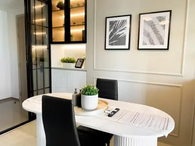 a white table and chairs in a room at Luxury Skyview 1BR - Ultra Fast WiFi - Chit Lom in Bangkok