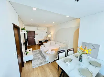 a living room with a couch and a table with chairs at Cozy Spacious 55sqm 1BR 200m BTS PhraKhanong, 10min Thonglo in Bangkok