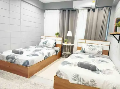 two beds in a room with at 5BRHouse City centre Silom 3min to BTS Saint Louis in Bangkok