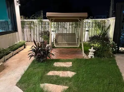 a garden with a gazebo in the grass at \u6d6a\u6f2b\u82b1\u56ed\u7684\u4e24\u5367\u6c11\u5bbf \u72ec\u7acb\u5ead\u9662 \u8fd1mrt 3 in Bang O
