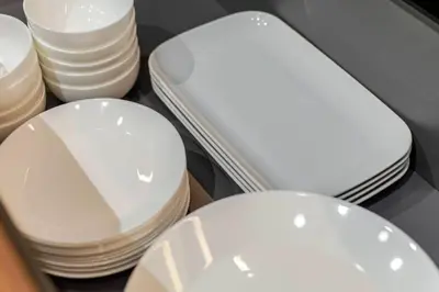 a group of white dishes sitting next to each other at \u66fc\u8c37\u8c6a\u534eIDEORama9\u8054\u6392\u522b\u5885 in Bangkok