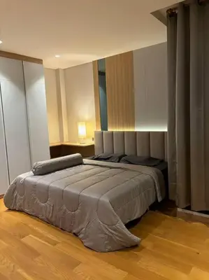 a bedroom with a large bed in a room at \u4e94\u5367\u5ba4\u6e38\u6cf3\u6c60\u522b\u5885 5 Bedrooms Pool Villa in Ban Bang Toei (1)