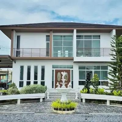 Tiny Island Lake Lodge