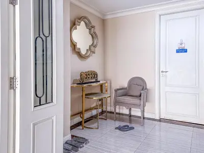 a room with a chair and a table and a mirror at Sukhumvit-Thonglor Luxury Pool Club Villa 5 Mins to BTS \u7d20\u5764\u9038-\u901a\u7f85 \u8c6a\u83ef\u6703\u6240\u6cf3\u6c60\u5225\u5885 5\u5206\u9418\u5230\u9054\u5730\u9435 in Bangkok