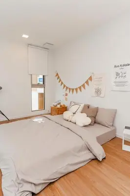 a white bedroom with a large bed in it at \u8c6a\u534e\u522b\u5885\u7231\u4e4b\u5bb6Apao in Bangkok