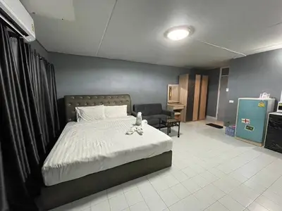 a bedroom with a bed and a desk in it at ไอริน ห้องพักรายวัน 2 in Thung Si Kan