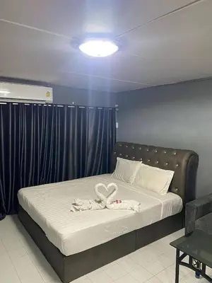 a bed with two white towels on top of it at ไอริน ห้องพักรายวัน 2 in Thung Si Kan