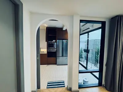 a kitchen with an open door to a kitchen with a view at Ekkamai\u4e09\u5367\u4e09\u536b\u5c0f\u522b\u5885\u72ec\u680b\u5e26\u505c\u8f66\u4f4d in Bangkok