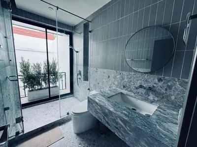 a bathroom with a tub and a toilet and a mirror at Ekkamai\u4e09\u5367\u4e09\u536b\u5c0f\u522b\u5885\u72ec\u680b\u5e26\u505c\u8f66\u4f4d in Bangkok