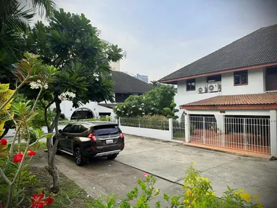 a car parked in a driveway in front of a house at Newly-renovated Modern Private Thai Villa with Swimming Pool in Ban Khlong Samrong